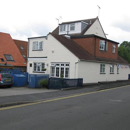 Penryn Guest House, Ensuite Rooms, Free Parking And Free Wifi Stratford-upon-Avon Exteriör bild