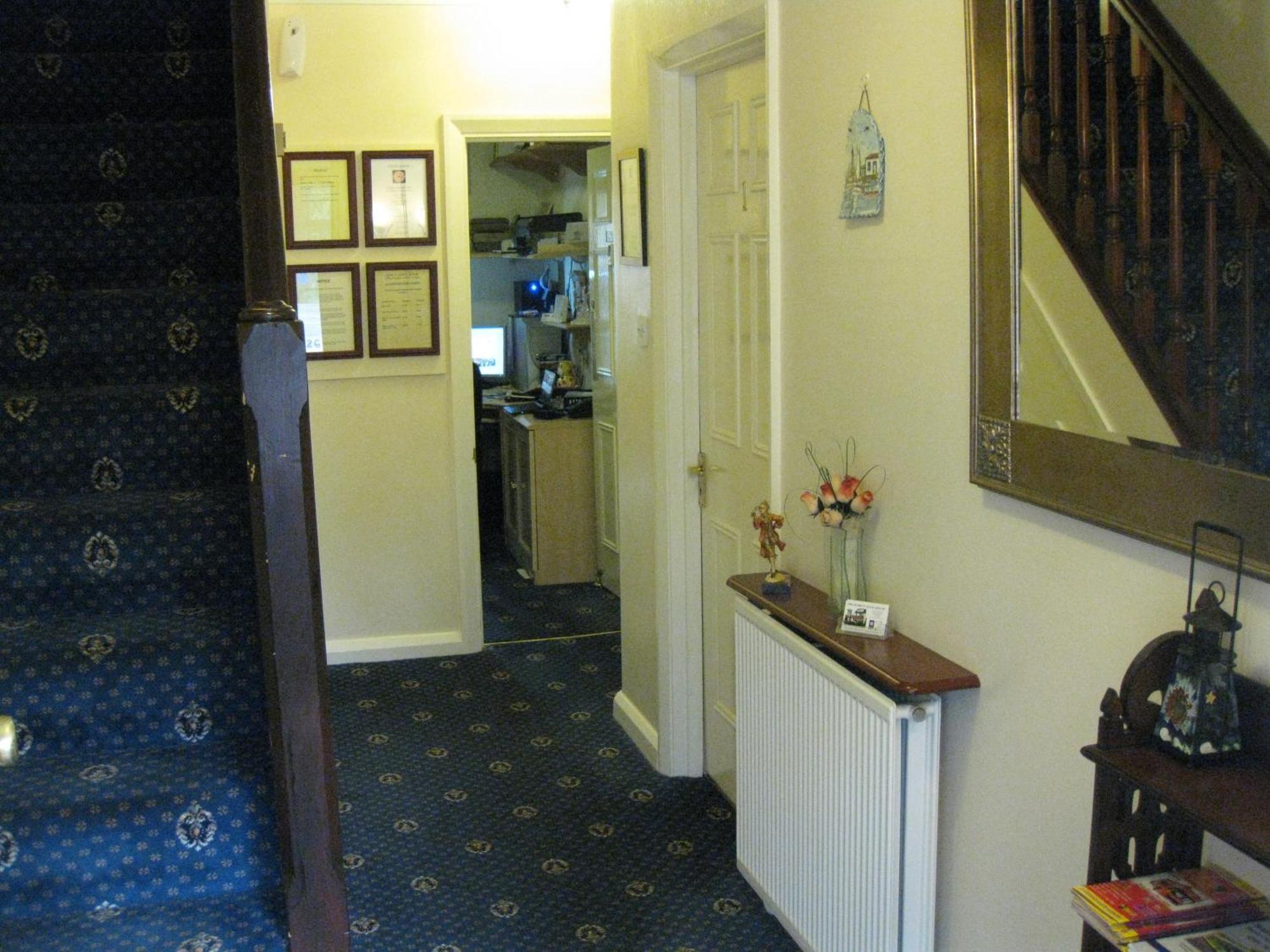 Penryn Guest House, Ensuite Rooms, Free Parking And Free Wifi Stratford-upon-Avon Exteriör bild