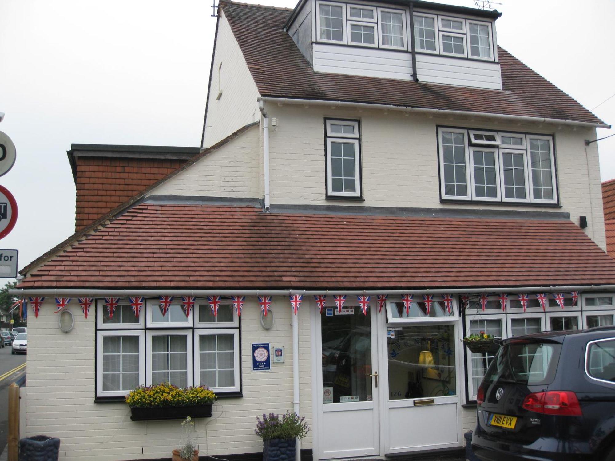 Penryn Guest House, Ensuite Rooms, Free Parking And Free Wifi Stratford-upon-Avon Exteriör bild