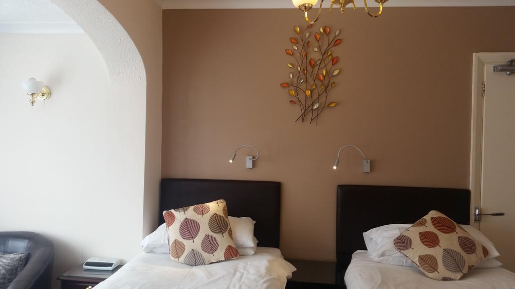 Penryn Guest House, Ensuite Rooms, Free Parking And Free Wifi Stratford-upon-Avon Exteriör bild