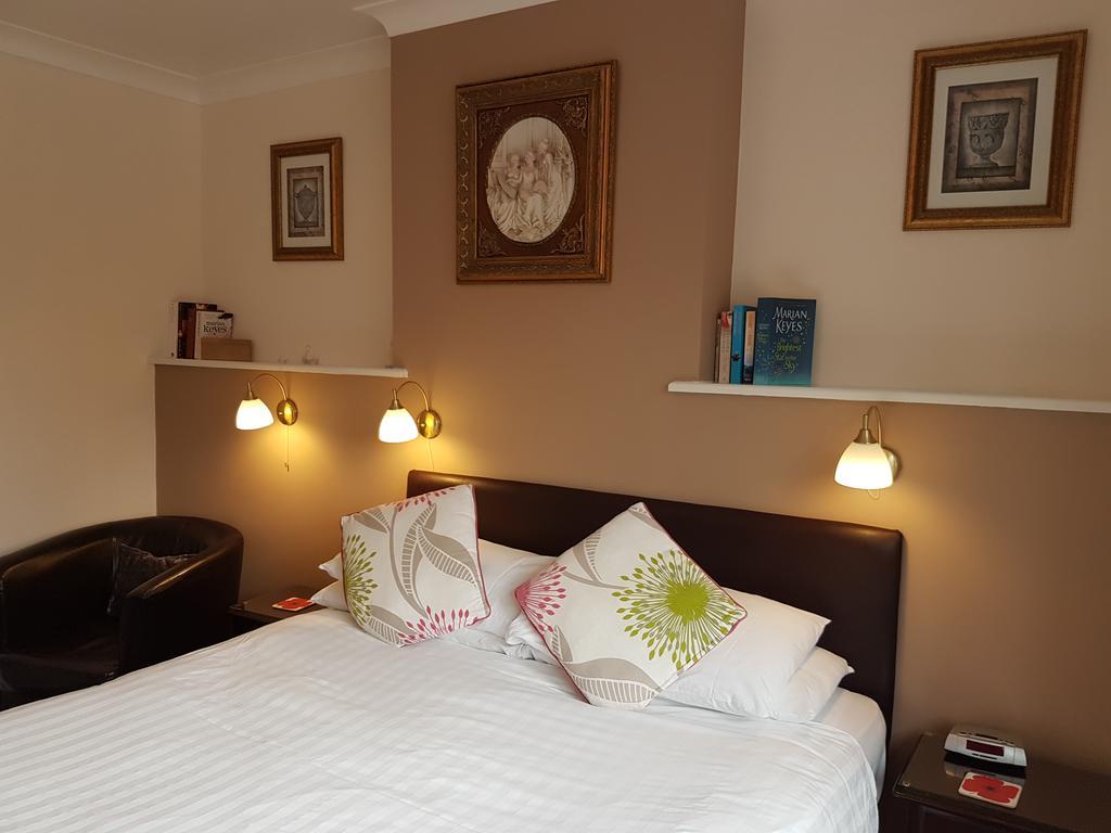 Penryn Guest House, Ensuite Rooms, Free Parking And Free Wifi Stratford-upon-Avon Exteriör bild