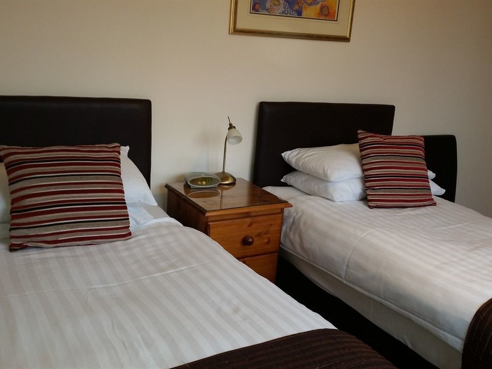 Penryn Guest House, Ensuite Rooms, Free Parking And Free Wifi Stratford-upon-Avon Exteriör bild